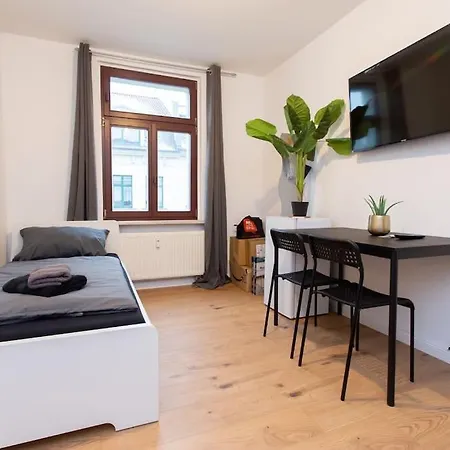 4 Schlafzimmer, Vollausgestattete Kuche & Balkon - Zentrumsnah, Kostenloses Parken Und Free Wifi Leipzig