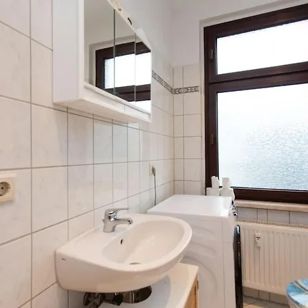 4 Schlafzimmer, Vollausgestattete Kuche & Balkon - Zentrumsnah, Kostenloses Parken Und Free Wifi Appartement *