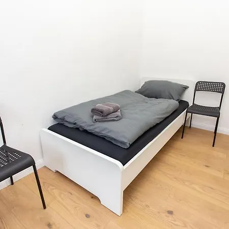 4 Schlafzimmer, Vollausgestattete Kuche & Balkon - Zentrumsnah, Kostenloses Parken Und Free Wifi Appartement