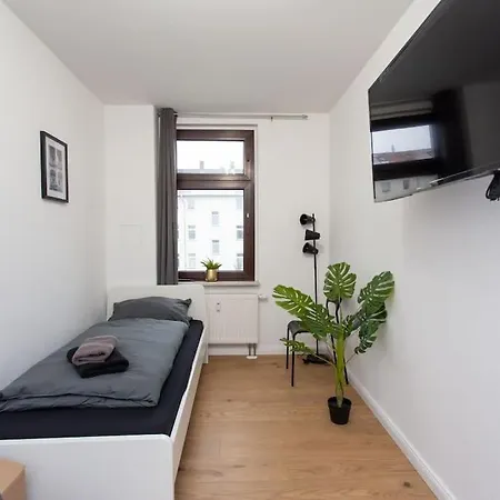 4 Schlafzimmer, Vollausgestattete Kuche & Balkon - Zentrumsnah, Kostenloses Parken Und Free Wifi Appartement *