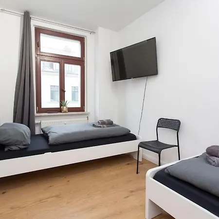 4 Schlafzimmer, Vollausgestattete Kuche & Balkon - Zentrumsnah, Kostenloses Parken Und Free Wifi