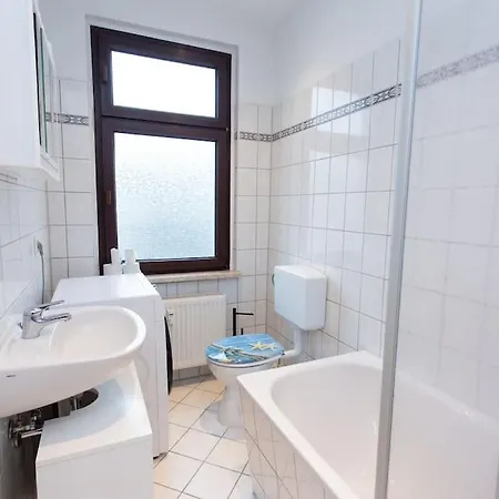 4 Schlafzimmer, Vollausgestattete Kuche & Balkon - Zentrumsnah, Kostenloses Parken Und Free Wifi *
