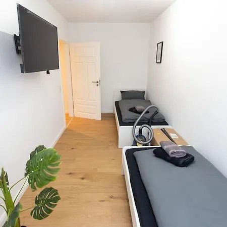 Appartement 4 Schlafzimmer, Vollausgestattete Kuche & Balkon - Zentrumsnah, Kostenloses Parken Und Free Wifi