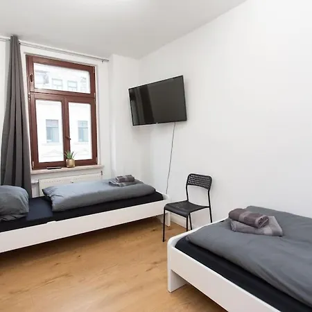 4 Schlafzimmer, Vollausgestattete Kuche & Balkon - Zentrumsnah, Kostenloses Parken Und Free Wifi Leipzig
