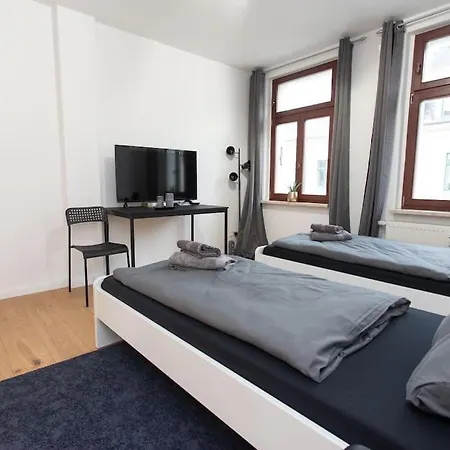 4 Schlafzimmer, Vollausgestattete Kuche & Balkon - Zentrumsnah, Kostenloses Parken Und Free Wifi * Leipzig