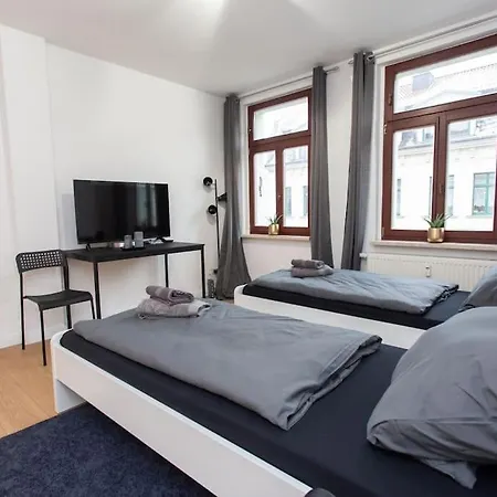 Appartement 4 Schlafzimmer, Vollausgestattete Kuche & Balkon - Zentrumsnah, Kostenloses Parken Und Free Wifi *