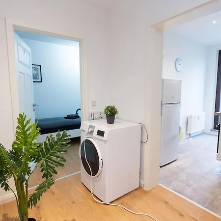 4 Schlafzimmer, Vollausgestattete Kuche & Balkon - Zentrumsnah, Kostenloses Parken Und Free Wifi Appartement